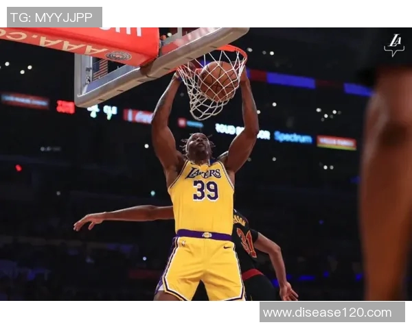 哈克斯称赞鲍威尔球风独特作为老将他让队友们更轻松发挥