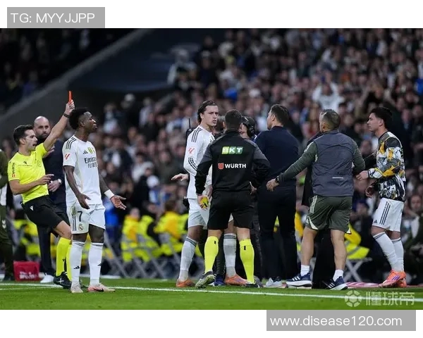 前裁判揭示在伯纳乌执法的风险与挑战引发广泛关注 前裁判揭示在伯纳乌执法的风险与挑战引发广泛关注