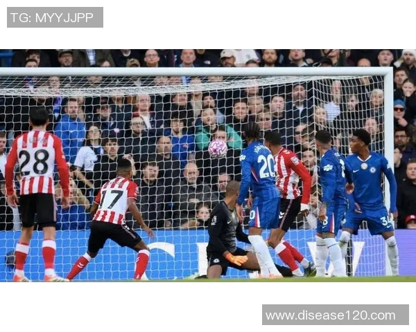 拉亚扑救布罗比近距离射门后失误队友提醒才稳住球权