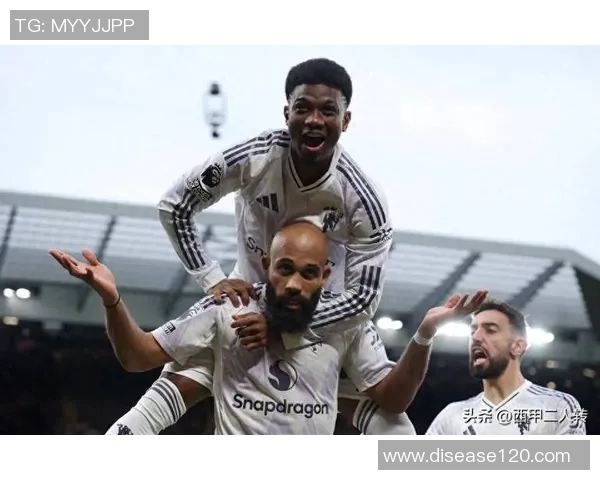 德里赫特社交媒体分享庆祝照片感谢曼联球迷支持艰难比赛后的喜悦