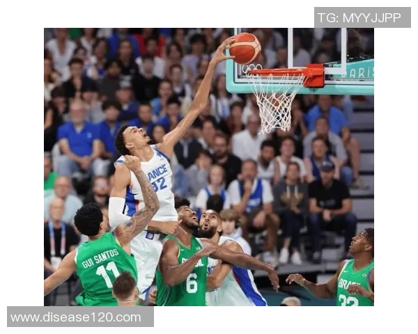 文班亚马半场表现起伏6分2板2帽5助攻却伴随4次失误 文班亚马半场表现起伏6分2板2帽5助攻却伴随4次失误