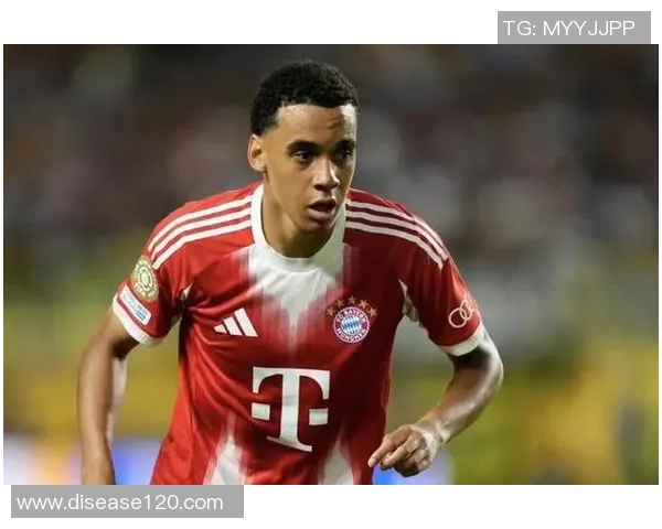 穆西亚拉即将回归拜仁合练今日进行单独训练状态良好 穆西亚拉即将回归拜仁合练今日进行单独训练状态良好