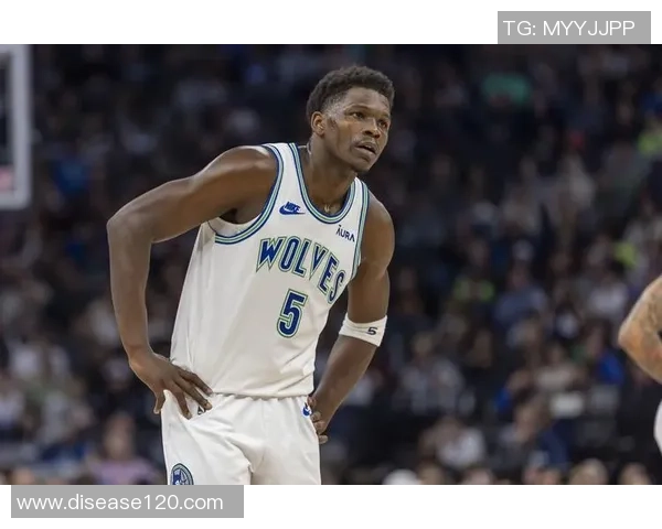 爱德华兹上半场表现分析5中3罚球全中贡献12分失误频繁正负值惨淡